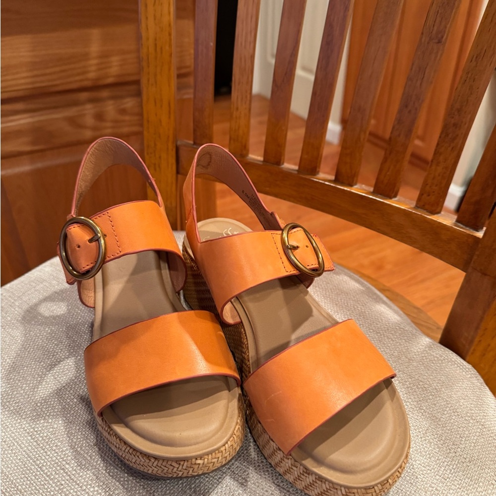 Sofft Women’s Orange Leather Buckle Sandals